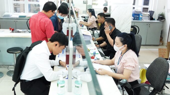 Cán bộ tại TPHCM nghỉ hưu sớm do sắp xếp bộ máy DỰ KIẾN được hỗ trợ gần 2,7 TỶ ĐỒNG/người: Chi tiết các khoản bao gồm khiến nhiều người bất ngờ Cán bộ tại TPHCM nghỉ hưu sớm do sắp xếp bộ máy DỰ KIẾN được hỗ trợ gần 2,7 TỶ ĐỒNG/người: Chi tiết các khoản bao gồm khiến nhiều người bất ngờ