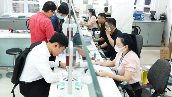 Công chức TP.HCM nghỉ việc do sắp xếp bộ máy có thể nhận tới 2,7 tỉ đồng/người: Chi tiết cụ thể các khoản được nhận… Công chức TP.HCM nghỉ việc do sắp xếp bộ máy có thể nhận tới 2,7 tỉ đồng/người: Chi tiết cụ thể các khoản được nhận…
