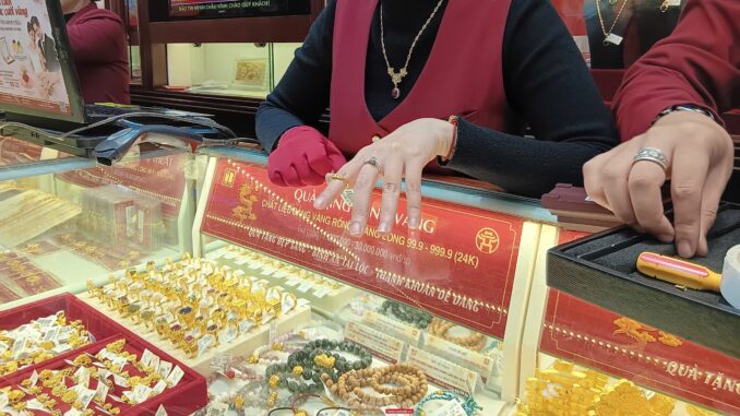 Giá vàng hôm nay 16/2/2025: Giá vàng thế giới và trong nước giảm mạnh do mức giá đã quá cao Giá vàng hôm nay 16/2/2025: Giá vàng thế giới và trong nước giảm mạnh do mức giá đã quá cao