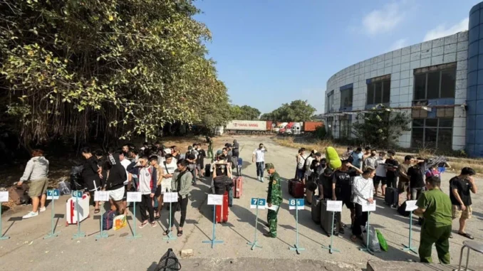 Tây Ninh tiếp nhận 176 người làm việc trong công ty lừa đảo ở Campuchia Tây Ninh tiếp nhận 176 người làm việc trong công ty lừa đảo ở Campuchia