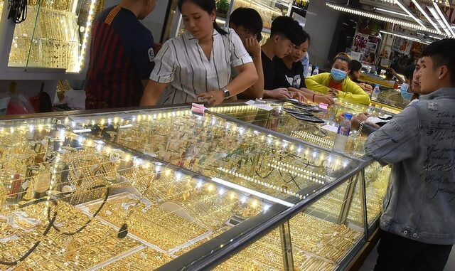 Đường cùng cho những người om vàng: Trắng tay chỉ sau một đêm Đường cùng cho những người om vàng: Trắng tay chỉ sau một đêm