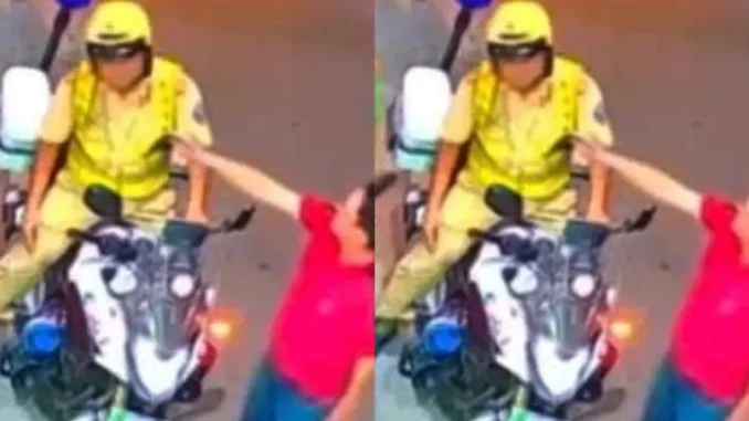 Bí ẩn chiếc thẻ thanh tra xây dựng của người bị CSGT khống chế ở TPHCM Bí ẩn chiếc thẻ thanh tra xây dựng của người bị CSGT khống chế ở TPHCM