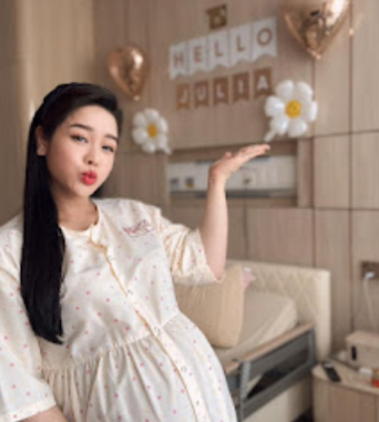 Chính thức: Nhật Kim Anh ôm con công khai danh tính người đàn ông cực có tiếng không ai trong giới không biết đến, khán giả cả nước chúc mừng Chính thức: Nhật Kim Anh ôm con công khai danh tính người đàn ông cực có tiếng không ai trong giới không biết đến, khán giả cả nước chúc mừng