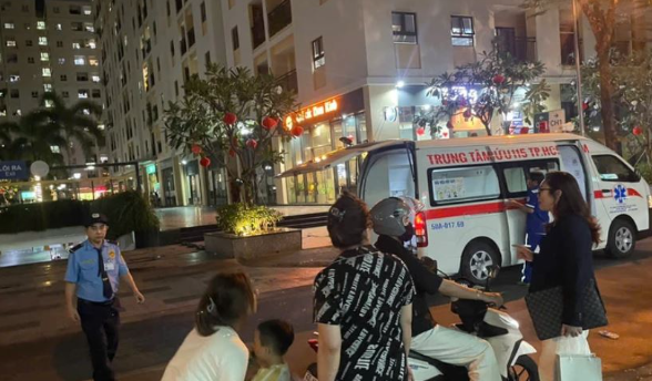 Nam thanh niên r-ơ-i l-ầ-u chung cư Cityland trong tình trạng kh-ô-ng mặc quần áo Nam thanh niên r-ơ-i l-ầ-u chung cư Cityland trong tình trạng kh-ô-ng mặc quần áo