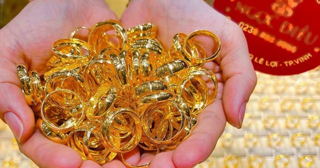 Đang lãi đậm từ vàng có nên bán không: Chuyên gia nói 3 điều người có vàng hiện tại phải biết Đang lãi đậm từ vàng có nên bán không: Chuyên gia nói 3 điều người có vàng hiện tại phải biết