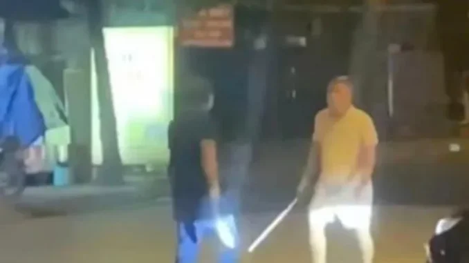 Vụ hai ôtô rượt đuổi chèn ép, hai tài xế dọa chém nhau: Bắt giam hai đối tượng Vụ hai ôtô rượt đuổi chèn ép, hai tài xế dọa chém nhau: Bắt giam hai đối tượng