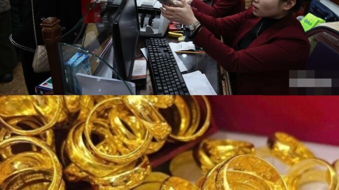 Tiết l::ộ danh tính người mua 200 chỉ vàng nhẫn hôm nay bất chấp giá cao: Biết lý do người này mua số vàng còn s::ố::c hơn gấp bội Tiết l::ộ danh tính người mua 200 chỉ vàng nhẫn hôm nay bất chấp giá cao: Biết lý do người này mua số vàng còn s::ố::c hơn gấp bội
