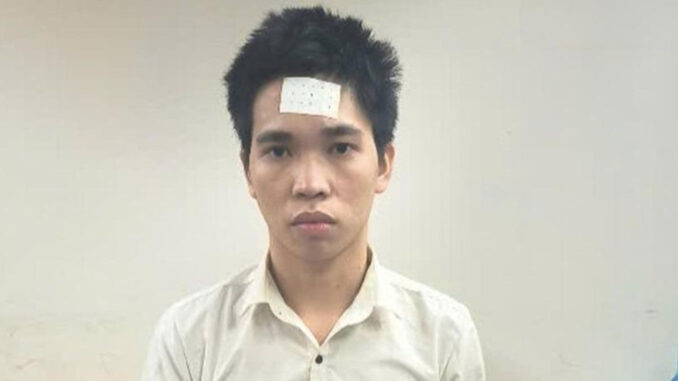 Sau 1 năm trốn truy nã sang Thái Lan, bị bắt tại sân bay khi vừa về nước Sau 1 năm trốn truy nã sang Thái Lan, bị bắt tại sân bay khi vừa về nước