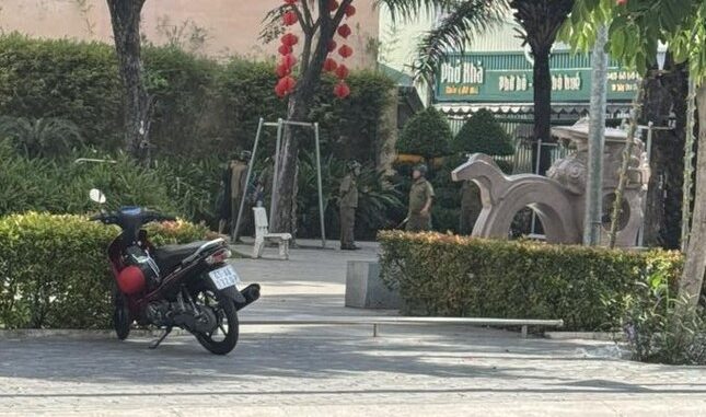 Phát hiện người đàn ông tử vong bất thường trong công viên ở Bình Dương Phát hiện người đàn ông tử vong bất thường trong công viên ở Bình Dương