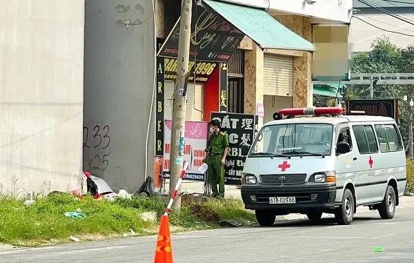Xót xa người mẹ đi lang thang trên đường, ôm con đã tuvong trên tay suốt 3 ngày Xót xa người mẹ đi lang thang trên đường, ôm con đã tuvong trên tay suốt 3 ngày