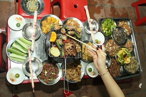 Hậu trường phía sau những miếng bò nướng, nầm nướng: Xem xong hết muốn ăn ngay Hậu trường phía sau những miếng bò nướng, nầm nướng: Xem xong hết muốn ăn ngay