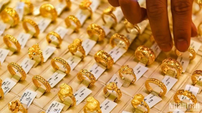 Giá vàng tối 18/2: Ai om vàng ở đáy giờ bán đỉnh được rồi, hên quá trời Giá vàng tối 18/2: Ai om vàng ở đáy giờ bán đỉnh được rồi, hên quá trời