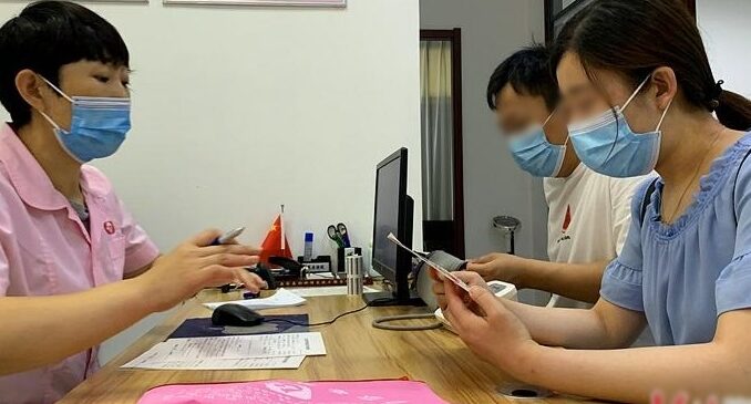 Cặp đôi mắc sùi mào gà không rõ nguyên nhân: Bác sĩ tìm ra sự thật đau lòng Cặp đôi mắc sùi mào gà không rõ nguyên nhân: Bác sĩ tìm ra sự thật đau lòng
