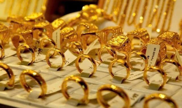 Giá vàng sáng 18/2: Đảo chiều tăng mạnh, người dân ăn mừng vì trúng lớn Giá vàng sáng 18/2: Đảo chiều tăng mạnh, người dân ăn mừng vì trúng lớn