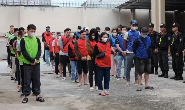 Bó:c gỡ đường dây luadao xuyên quốc gia, bắt 'thủ lĩnh' Nguyễn Thế Anh và hơn 50 đối tượng Bó:c gỡ đường dây luadao xuyên quốc gia, bắt 'thủ lĩnh' Nguyễn Thế Anh và hơn 50 đối tượng