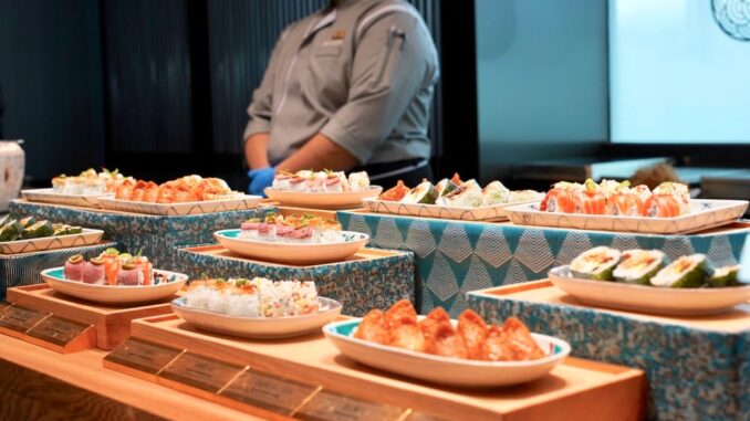 Bé gái 7 tuổi ăn buffet xong túi quần áo căng phồng, mở túi ra khiến tất cả bật khóc Bé gái 7 tuổi ăn buffet xong túi quần áo căng phồng, mở túi ra khiến tất cả bật khóc