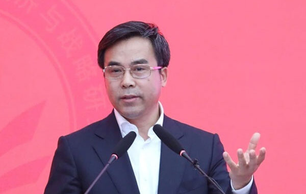 Cựu chủ tịch Ngân hàng ép chia tay rồi cướp luôn hôn thê của con trai Cựu chủ tịch Ngân hàng ép chia tay rồi cướp luôn hôn thê của con trai