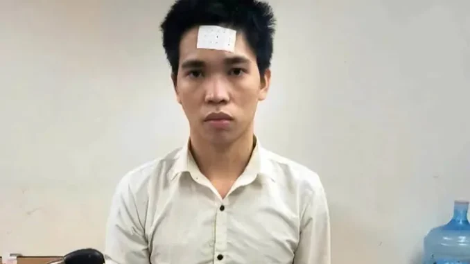 Nguyễn Thọ Phúc bị bắt tại sân bay Tân Sơn Nhất khi vừa xuống máy bay Nguyễn Thọ Phúc bị bắt tại sân bay Tân Sơn Nhất khi vừa xuống máy bay