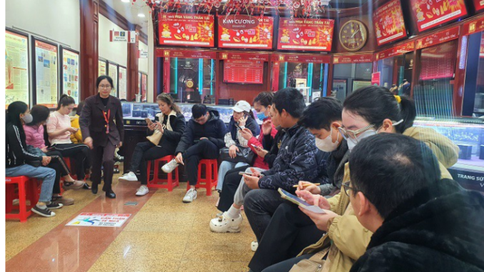 Giá vàng diễn biến khó lường, nhiều người tiếc vì trót nghe lời khuyên của chuyên gia Giá vàng diễn biến khó lường, nhiều người tiếc vì trót nghe lời khuyên của chuyên gia