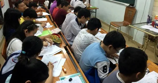 Cấm dạy thêm, một số địa phương chuyển sang mô hình học 2 buổi/ngày Cấm dạy thêm, một số địa phương chuyển sang mô hình học 2 buổi/ngày