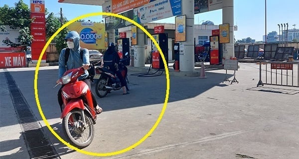 Chủ xe đạp ga bỏ đi ngay sau khi đổ xăng, nhân viên thường mừng rỡ cười thầm, lý do là vì? Chủ xe đạp ga bỏ đi ngay sau khi đổ xăng, nhân viên thường mừng rỡ cười thầm, lý do là vì?