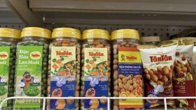 Ôi Đậu Phộng Tân Tân: Ngàn người thất vọng, món ăn t:uổi thơ của bao người, giám đốc cùng vợ bị tr:uy t:ố Ôi Đậu Phộng Tân Tân: Ngàn người thất vọng, món ăn t:uổi thơ của bao người, giám đốc cùng vợ bị tr:uy t:ố