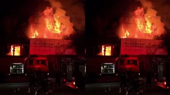Lửa cháy ngùn ngụt tại trung tâm tranh thêu Đà Lạt XQ Lửa cháy ngùn ngụt tại trung tâm tranh thêu Đà Lạt XQ
