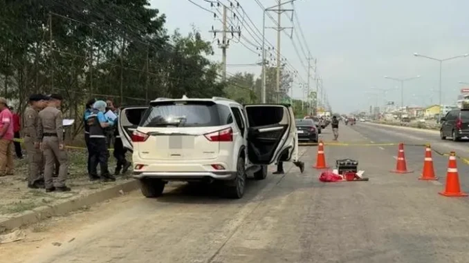 Chồng bật khóc khi thấy vợ tử vong trên xe ô tô cùng người tình Chồng bật khóc khi thấy vợ tử vong trên xe ô tô cùng người tình