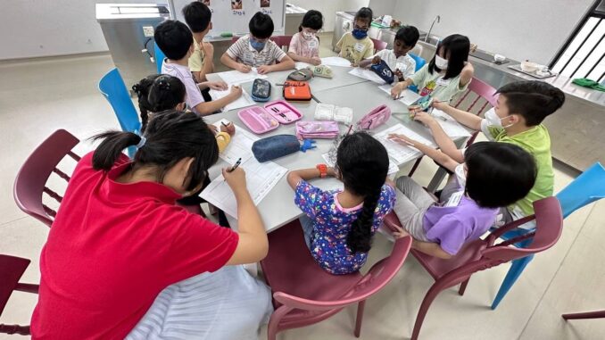 Trường không còn dạy thêm, phụ huynh làm đơn nhờ thầy cô quản lý con ngoài giờ được không Trường không còn dạy thêm, phụ huynh làm đơn nhờ thầy cô quản lý con ngoài giờ được không
