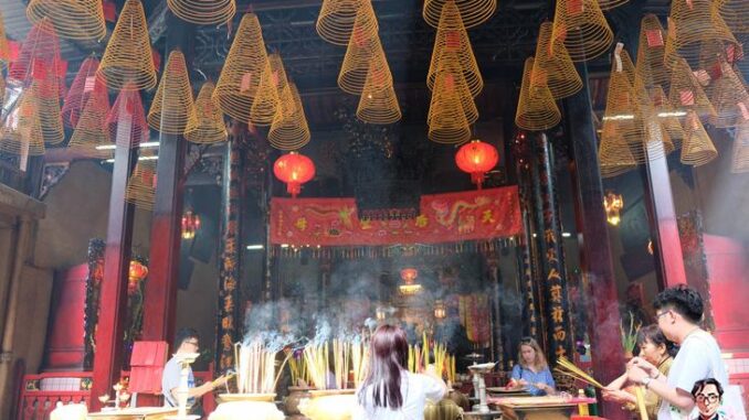Vì sao lễ Phật quanh năm, không bằng rằm tháng giêng? Vì sao lễ Phật quanh năm, không bằng rằm tháng giêng?