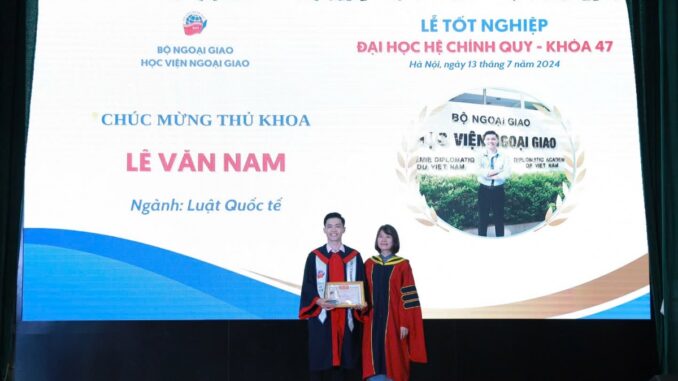 Chân dung thủ khoa ngành luật Học viện Ngoại giao, ra trường với tấm bằng xuất sắc vẫn tình nguyện lên đường nhập ngũ Chân dung thủ khoa ngành luật Học viện Ngoại giao, ra trường với tấm bằng xuất sắc vẫn tình nguyện lên đường nhập ngũ