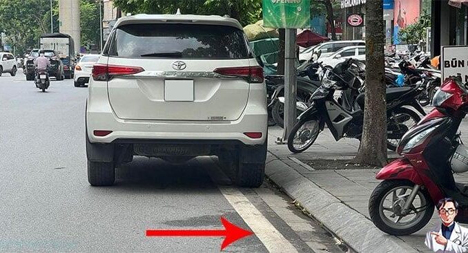 Vạch kẻ trắng liền sát vỉa hè để làm gì? Biết kẻo mất tiền oan Vạch kẻ trắng liền sát vỉa hè để làm gì? Biết kẻo mất tiền oan