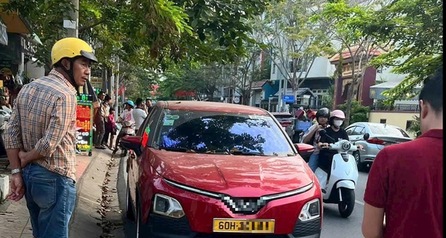 Tài xế tử vong trong chiếc ô tô đậu ven đường ở TP Biên Hoà Tài xế tử vong trong chiếc ô tô đậu ven đường ở TP Biên Hoà