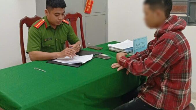 Vừa nhập ngũ, tân binh bị xử phạt vì đăng TikTok ‘ngày đầu đã được các anh thăm hỏi’ Vừa nhập ngũ, tân binh bị xử phạt vì đăng TikTok ‘ngày đầu đã được các anh thăm hỏi’