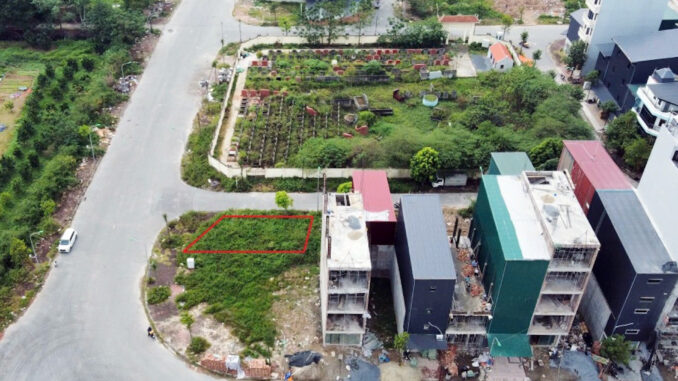 Hà Nội: Lô đất ‘view’ nghĩa trang giá 15 tỷ đồng đã có chủ Hà Nội: Lô đất ‘view’ nghĩa trang giá 15 tỷ đồng đã có chủ