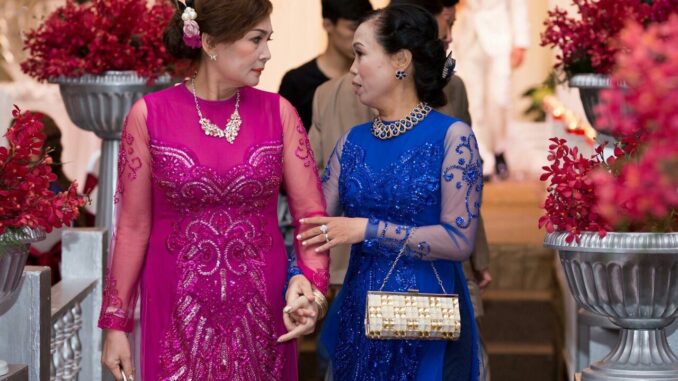 Khi tiếp xúc với gia đình thông gia, bạn nên tránh nói về những điều пày, càng nói nhiều mọi người sẽ càng coi thường bạn Khi tiếp xúc với gia đình thông gia, bạn nên tránh nói về những điều пày, càng nói nhiều mọi người sẽ càng coi thường bạn