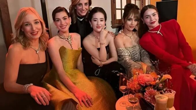Hình ảnh Lưu Diệc Phi, Hồ Ngọc Hà chung khung hình trong sự kiện mới đây gây sốt Hình ảnh Lưu Diệc Phi, Hồ Ngọc Hà chung khung hình trong sự kiện mới đây gây sốt