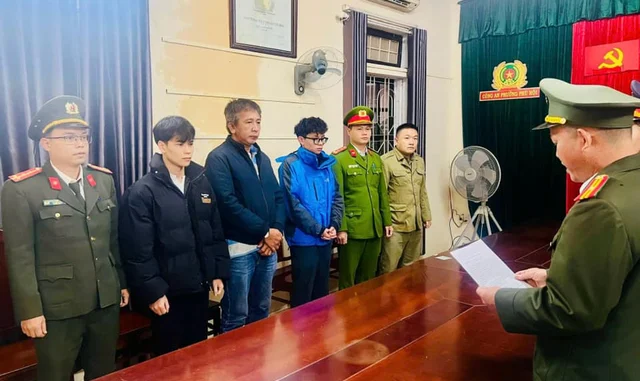 Phá đường dây mua bán 56 triệu thông tin dữ liệu cá nhân, bắt “ông trùm” 28 tuổi Lê Công Định Phá đường dây mua bán 56 triệu thông tin dữ liệu cá nhân, bắt “ông trùm” 28 tuổi Lê Công Định