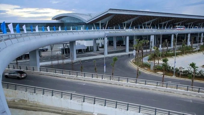 Ngăn chặn hành khách 16 tuổi mang thuốc nổ lên máy bay đi TPHCM Ngăn chặn hành khách 16 tuổi mang thuốc nổ lên máy bay đi TPHCM