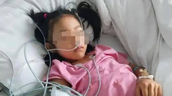Bé gái 7 tuổi nhiễm cúm A sau biểu hiện sốt nhẹ, một hành động của bác sĩ khiến đứa trẻ r:a đ:i mãi mãi Bé gái 7 tuổi nhiễm cúm A sau biểu hiện sốt nhẹ, một hành động của bác sĩ khiến đứa trẻ r:a đ:i mãi mãi