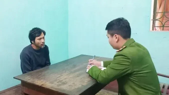 Nghi ngờ nhà mạng theo dõi, người đàn ông cầm dao đe dọa nhân viên FPT Nghi ngờ nhà mạng theo dõi, người đàn ông cầm dao đe dọa nhân viên FPT