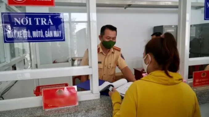 Sang tên xe máy không cần chủ cũ hóa ra làm rất đơn giản, chỉ tốn 100 nghìn đồng Sang tên xe máy không cần chủ cũ hóa ra làm rất đơn giản, chỉ tốn 100 nghìn đồng