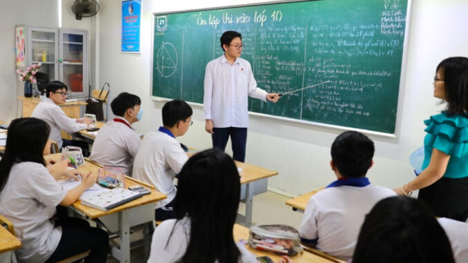 Hàng loạt trường thông báo ngừng dạy thêm, phụ huynh ngổn ngang trăm mối tơ vò Hàng loạt trường thông báo ngừng dạy thêm, phụ huynh ngổn ngang trăm mối tơ vò