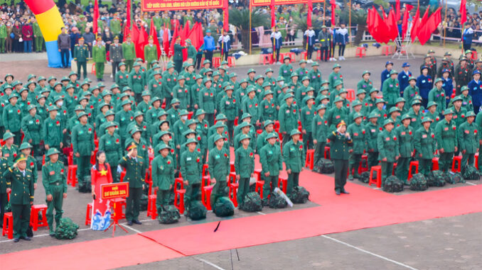 Vắng mặt trong lễ giao quân dù có lệnh gọi nhập ngũ sẽ bị phạt tiền cực nặng Vắng mặt trong lễ giao quân dù có lệnh gọi nhập ngũ sẽ bị phạt tiền cực nặng