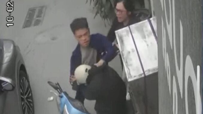 Công an truy tìm tài xế hạng sang Lexus hành hung nam shipper Công an truy tìm tài xế hạng sang Lexus hành hung nam shipper