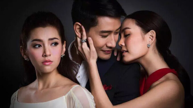 Tôi cùng bồ đi vào khách sạn thì bắt gặp vợ đang vui vẻ bên mối tình đầu, 4 cặp mắt nhìn nhau rồi ngay sau đó… Tôi cùng bồ đi vào khách sạn thì bắt gặp vợ đang vui vẻ bên mối tình đầu, 4 cặp mắt nhìn nhau rồi ngay sau đó…