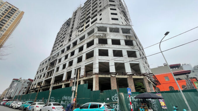 Hà Nội: Dự án nhà ở 69 phố Triều Khúc bị bỏ hoang, nguy cơ mất an toàn, người dân bất an Hà Nội: Dự án nhà ở 69 phố Triều Khúc bị bỏ hoang, nguy cơ mất an toàn, người dân bất an