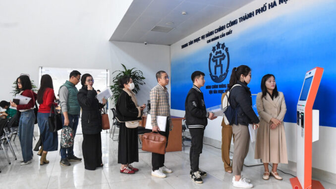 Bỏ cấp huyện: Đưa cán bộ huyện về làm công chức xã, thẳng tay loại người yếu kém Bỏ cấp huyện: Đưa cán bộ huyện về làm công chức xã, thẳng tay loại người yếu kém
