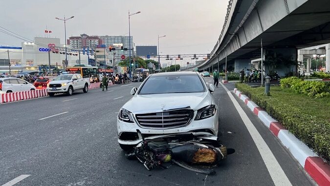 Danh tính nữ tài xế Mercedes Danh tính nữ tài xế Mercedes