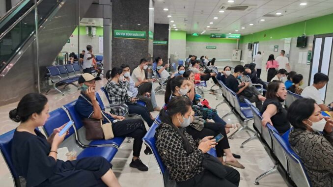 Bệnh viện Bạch Mai khuyên người dân tới khám vào 'ngày rằm, mùng 1, tránh thứ 3'. Vì sao Bệnh viện Bạch Mai khuyên người dân tới khám vào 'ngày rằm, mùng 1, tránh thứ 3'. Vì sao